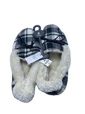 Women's Black & White Slippers - Brand New with Tags, Size 8, Cozy & Stylish!
